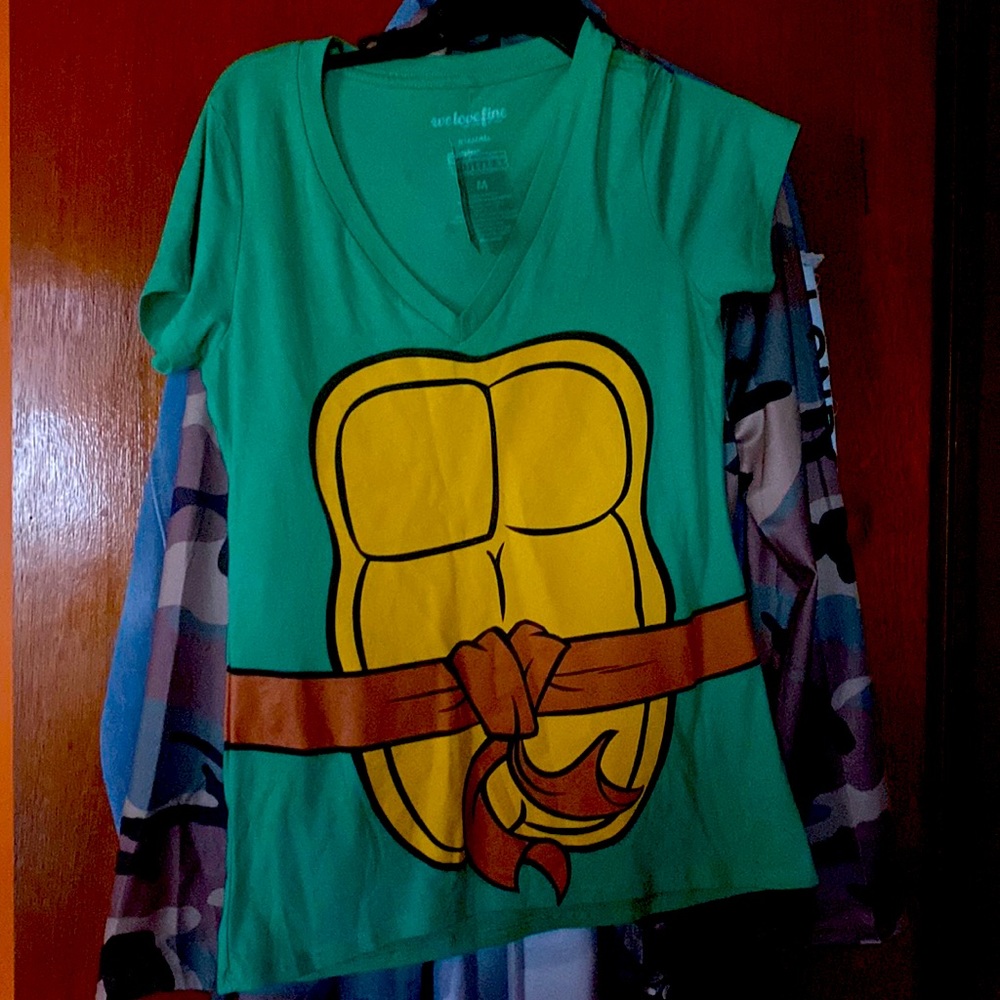 Nwt 🐢 shirt